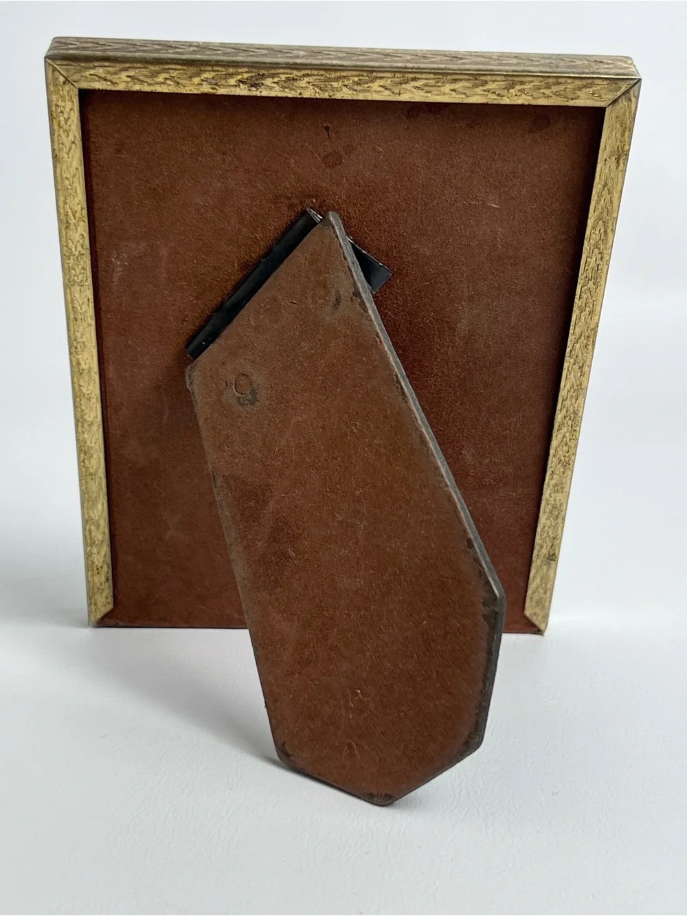 VTG 4 x 5 Gold Tone Metal Brass Ornate Tabletop Picture Frame Textured Edges